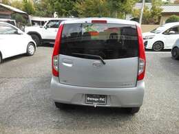 リアはプライベートガラスになりますので、日焼けの心配無しです！！リアワイパー付！！