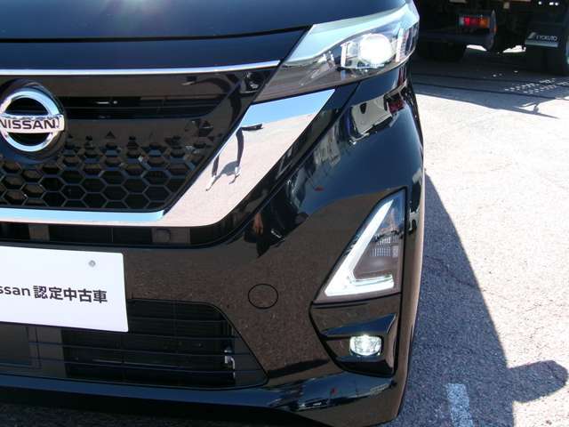 LEDヘッドランプ装備で、明るく安全に夜道もサポートしてくれます。