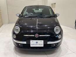 外装色は、高光沢パールグラスペイントを仕様したブラックです。