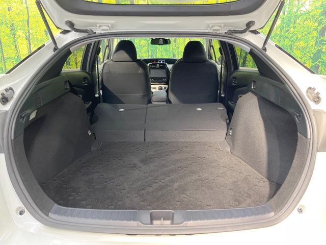 普段のお買い物や通勤、送迎等に十分な荷室スペースを確保しております。セカンドシートを倒すと、大きな荷物の積載も可能です♪
