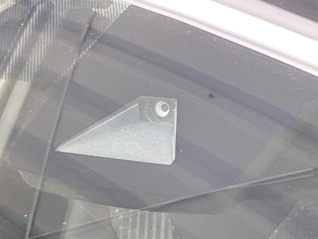 【トヨタセーフティセンス】走行中に前方の車両等を認識し、衝突しそうな時は警報とブレーキで衝突回避と被害軽減をアシスト。より安全にドライブをお楽しみいただけます。