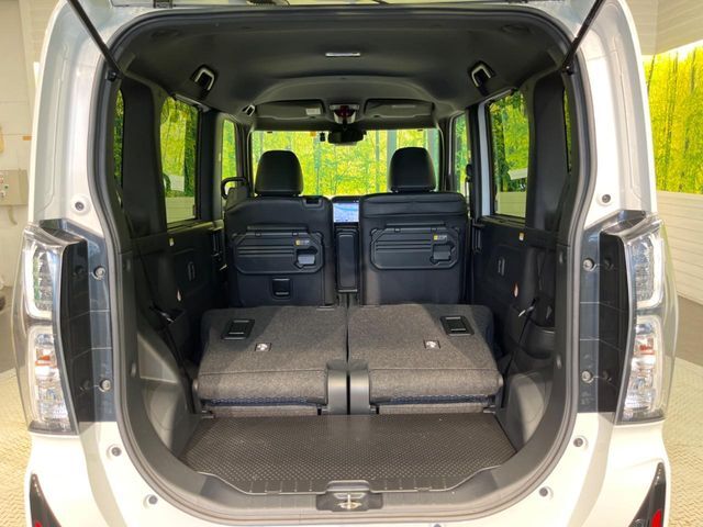 普段のお買い物や通勤、送迎等に十分な荷室スペースを確保しております。セカンドシートを倒すと、大きな荷物の積載も可能です♪