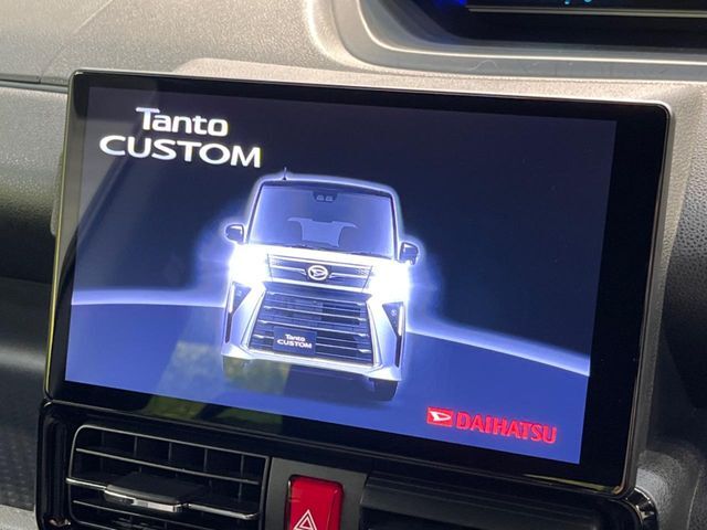 【純正10インチナビ】人気の純正ナビを装備。オーディオ機能も充実しており、Bluetooth接続すればお持ちのスマホやMP3プレイヤーの音楽を再生可能！毎日の運転がさらに楽しくなります！！