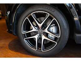 21インチAMG5ツインスポークアルミホイールを装着しております！