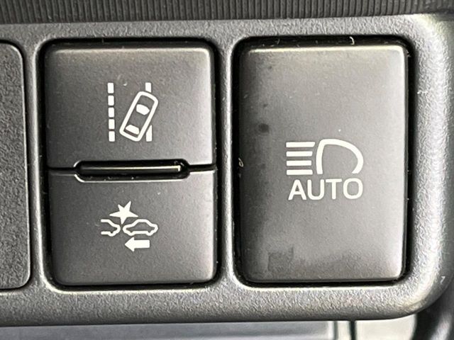 【トヨタセーフティセンス】走行中に前方の車両等を認識し、衝突しそうな時は警報とブレーキで衝突回避と被害軽減をアシスト。より安全にドライブをお楽しみいただけます。