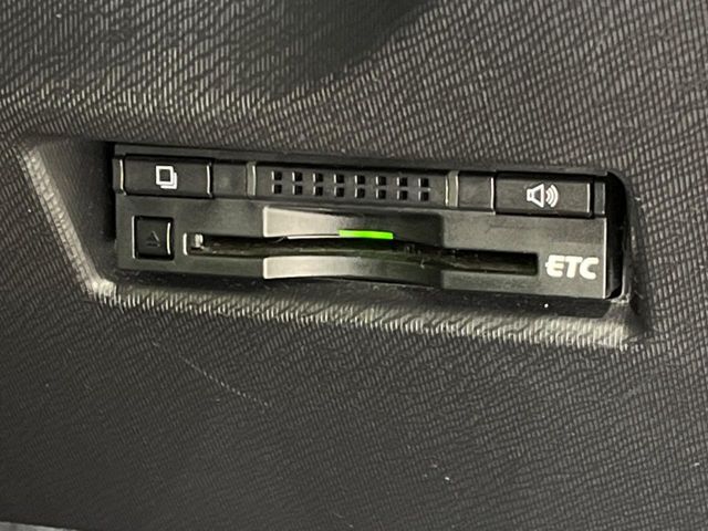 【ETC】高速道路の料金所をストレスなく通過！話題のスポットやサービスエリアに多い「スマートIC」利用時は必須のアイテムです。当店でセットアップを実施、ご納車当日からすぐにご利用いただけます！