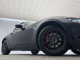 【ブレンボ製キャリパー】ハイパワー車両には強力なブレーキが必須！世界のスーパーカーにも採用されるイタリアの高級メーカー「ブレンボ」を装着！色鮮やかなキャリパーがスポーティな印象を引き立てます♪