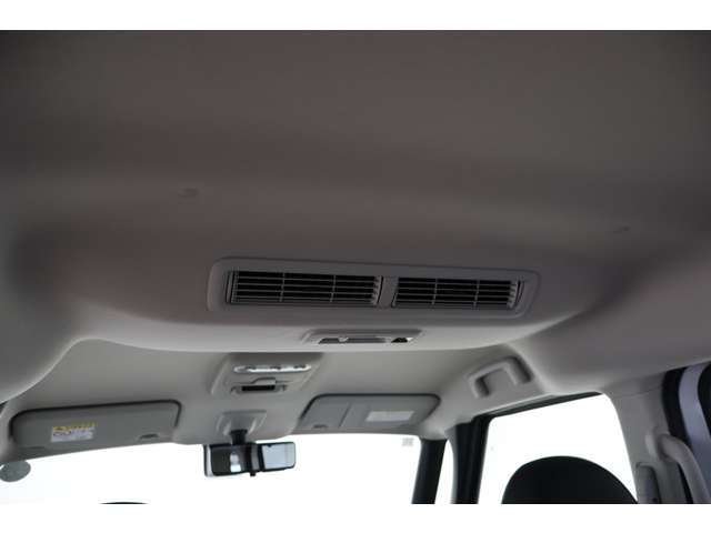 広く高い室内の冷暖房効果を高めるサーキュレーター装備！