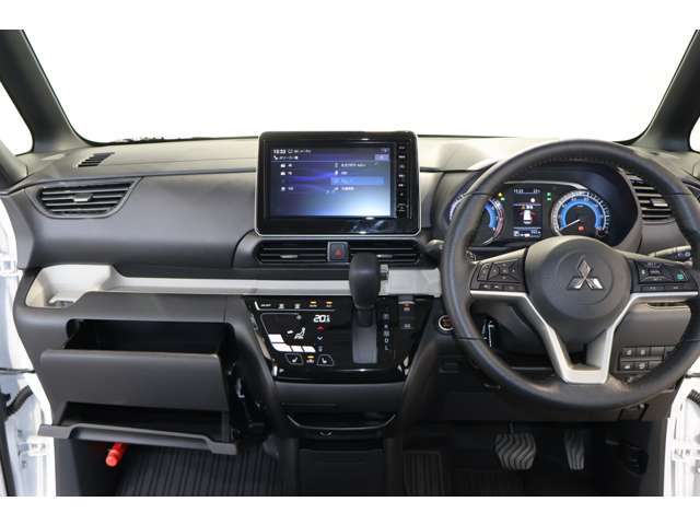 SRSデュアル＋サイド＆カーテン＋運転席ニーエアバック※7個のエアバックを標準装備/EBD機能付ABS/ASC（横滑り防止＆トラクションコントロール）標準装備