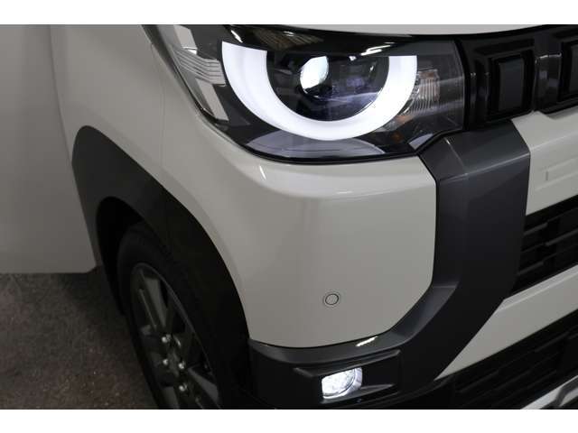 暗い夜道も明るく照らす『LEDヘッドランプ＆ビルトインフォグランプ』☆夜のドライブも視界は良好で安全運転の強いミカタです！