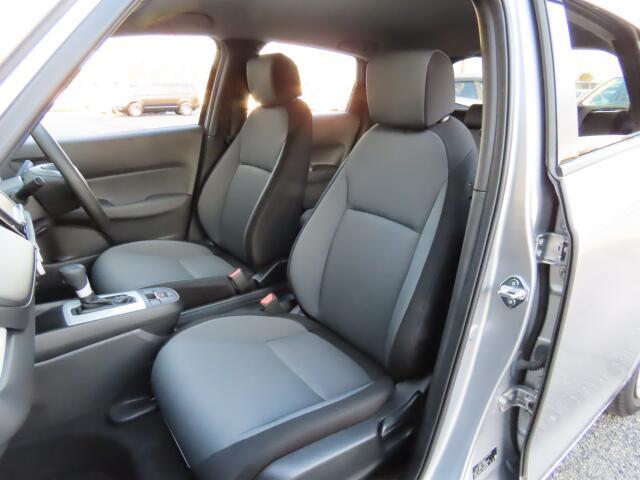 フロントシートも状態良好ですよ。大きな汚れもなく、安心です。座り心地もいいですよ。