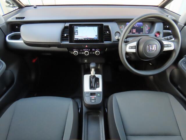 内外装の清掃・ガラス系ボディコーティングをCARクリーニング専門業者が施工いたしますので大変清潔。オリックス自動車ではみなさまに快適なドライブをお約束。