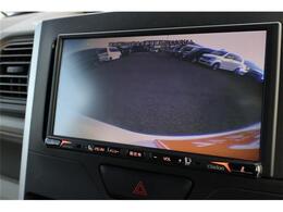 バックモニター付ですので、車庫入れも駐車もラクラクです。