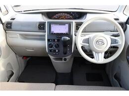 前席全体　目線も高く広い視界で安心して運転することができますね！