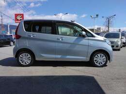 車体色はクールシルバーメタリックになります。