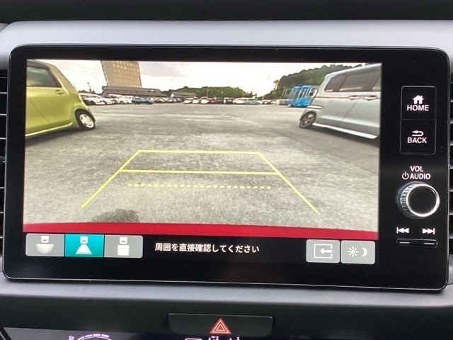 バックカメラも装備しております。車庫入れの苦手なお客様も安心！重宝してくれます！