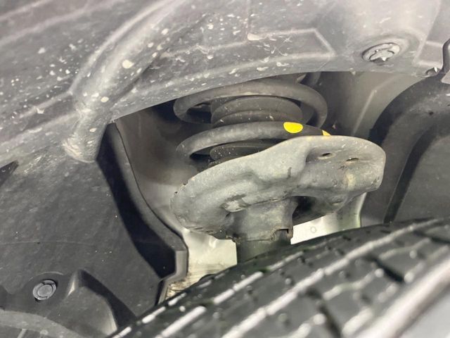 お車を安心してお乗りいただく為には、足回りの定期点検が欠かせません。サービスサポート（有償保証）では無料点検もご提供しており、安心のカーライフをお過ごしいただけるサポート体制が整っています。
