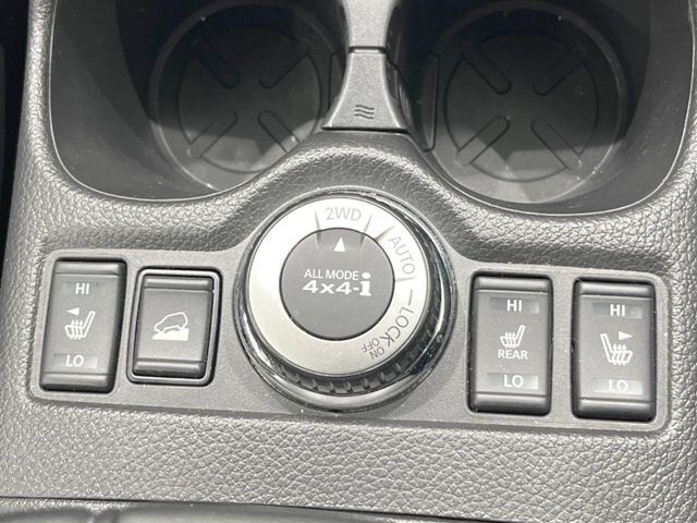 【オールモード4×4】2WD/4WDモードを手軽に切り替え可能。燃費重視の2WD、スタック時に役立つLOCK、AUTOモードでは4WDの配分を自動で調整し、路面状況を問わず安定した走りをサポート。