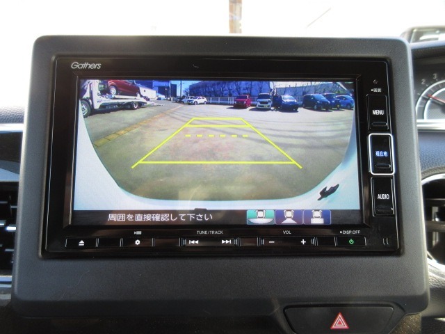 バックカメラ付きで運転が苦手な方も車庫入れラクラクです！狭いところでの駐停車もお車を傷つけず安心ですね