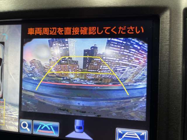 【バックカメラ】運転席から画面上で安全確認ができます。駐車が苦手な方にもオススメな便利機能です。