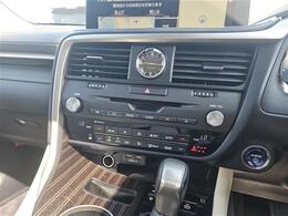 運転席操作部の画像です。店舗にて現車の確認もいただけますので、お電話で在庫のご確認の上是非ご来店くださいませ！！！ワクワクするクルマ選びをご提案します！