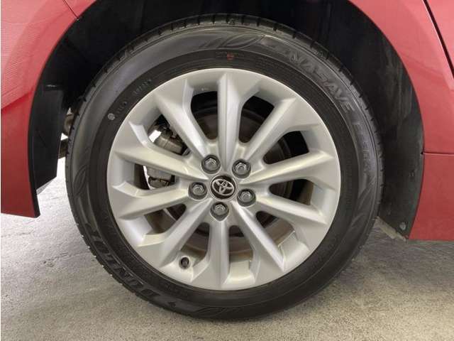 アルミホイール付き！「純正」なので車のデザインともマッチしています。