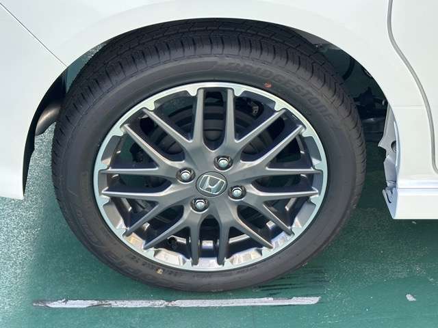 ★納車前に、専属のクリーニングスタッフが、ピッカピカにクリーニングして納車いたします！もちろん、ピッカピカの状態でお渡しするクリーニング費用も支払総額に含まれています！