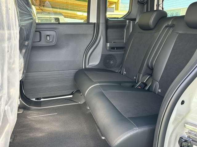 ★5年間新車保障★初度登録から5年間の新車保証が含まれています。長期間、安心してお乗り頂けます！保障費用は支払総額に含まれています！遠方のお客様は保証継承後、お近くのディーラーにて保証が受けられます！
