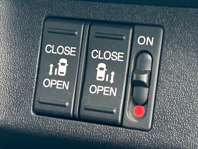 パワースライドドアは運転席からもワンタッチ操作が可能です♪