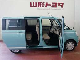 両側パワースライドドア付きだから、狭い駐車スペースなどでの 乗り降りラクラク！小さなお子さまのいるご家庭には嬉しい装備。