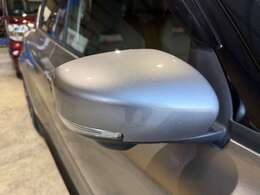 右ドアミラー！