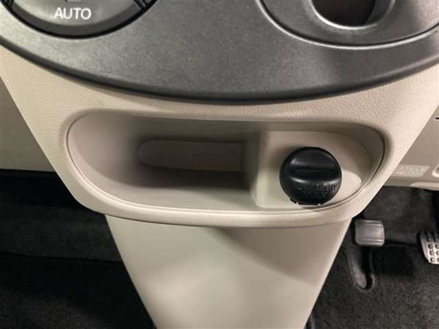 シガーソケットです。車内で利用する電気製品の電源として使用できます。
