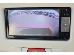 バックモニター付ですので、車庫入れも駐車もラクラクです。