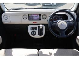 前席全体　目線も高く広い視界で安心して運転することができますね！