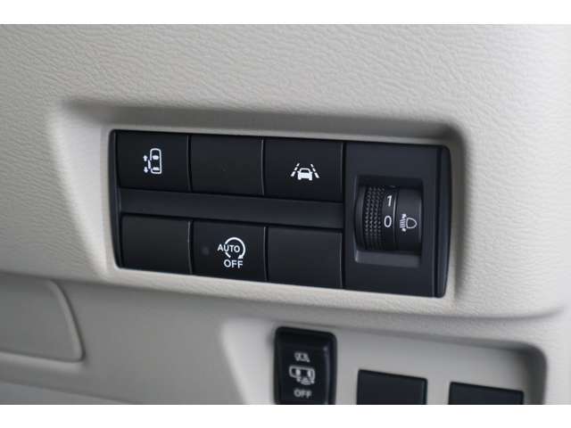 車線逸脱警報システムや車線逸脱防止支援機能をはじめとする安全装備や快適装備が充実しています♪