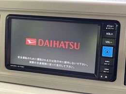 【純正ナビ】人気の純正ナビを装備。オーディオ機能も充実しており、Bluetooth接続すればお持ちのスマホやMP3プレイヤーの音楽を再生可能！毎日の運転がさらに楽しくなります！！