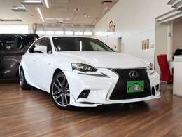 店内広々ショールーム完備