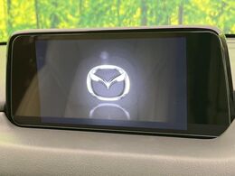【純正ナビ】人気の純正ナビを装備しております。ナビの使いやすさはもちろん、オーディオ機能も充実！キャンプや旅行はもちろん、通勤や買い物など普段のドライブも楽しくなるはず♪