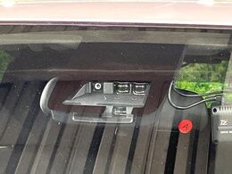 【トヨタセーフティセンス】走行中に前方の車両等を認識し、衝突しそうな時は警報とブレーキで衝突回避と被害軽減をアシスト。より安全にドライブをお楽しみいただけます。