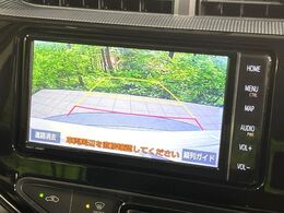 【バックカメラ】駐車時に後方がリアルタイム映像で確認できます。大型商業施設や立体駐車場での駐車時や、夜間のバック時に大活躍！運転スキルに関わらず、今や必須となった装備のひとつです！