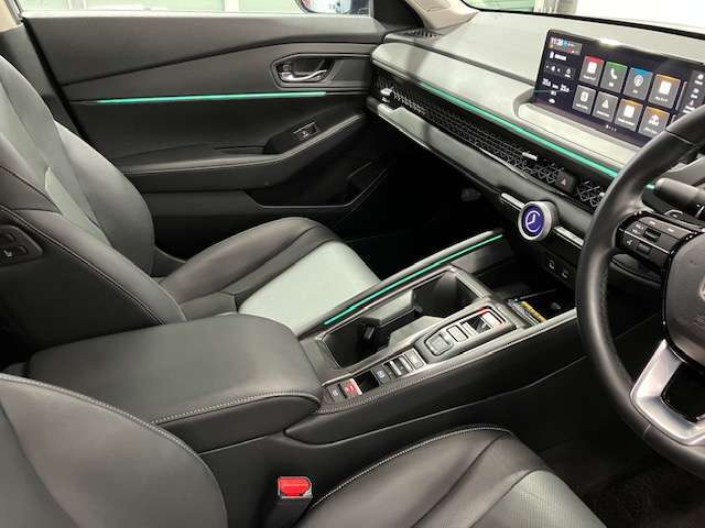 気になるお車があれば是非お問い合わせください。ご来店納車、ご自宅への配送納車等お客様のご都合に合わせたご対応をさせていただきます。