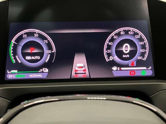 運転中に視線を動かさず確認が取れるメーター　SENSING等の取り扱い時もわかりやすくて便利