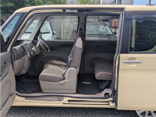 当店ではご成約のお客様に代車を用意させて頂きます。代車が必要な場合は事前にお電話かメールにてお申し付けください。