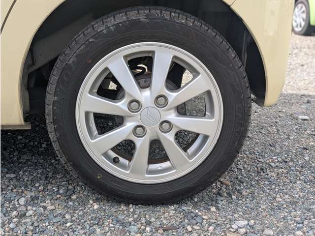 お車をご購入時に必要なものは、普通車は印鑑証明と実印、軽自動車は住民票になります。オートローンをご希望のお客様はお申し込み書ご記入と運転免許証のご提示だけで審査可能です。