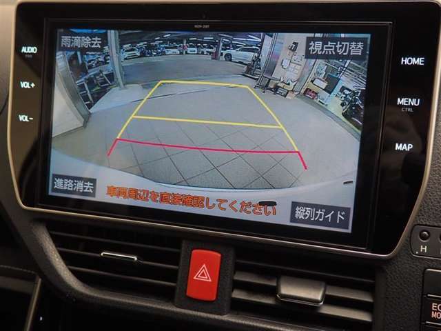 バックカメラもついておりますので、駐車時に確認できます。
