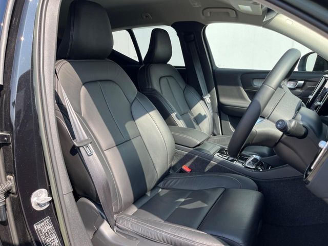 VOLVOのシートは人間工学に基づいた設計となっており長時間の運転でも疲れにくいと定評があります。