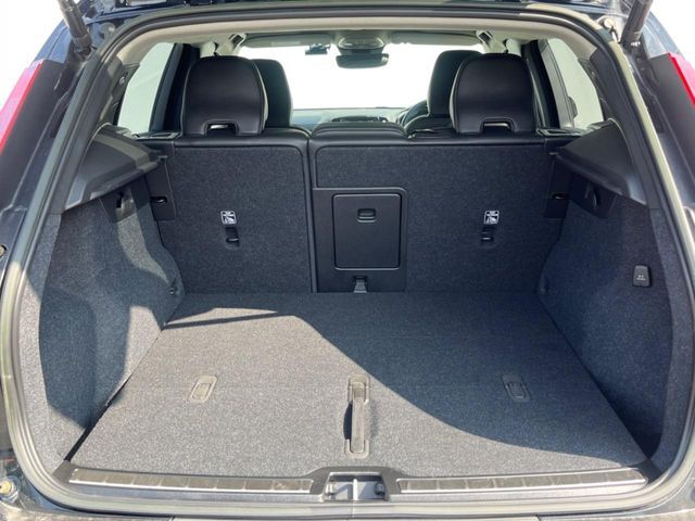 普段のお買い物や通勤、送迎等に十分な荷室スペースを確保しております。セカンドシートを倒すと、大きな荷物の積載も可能です。
