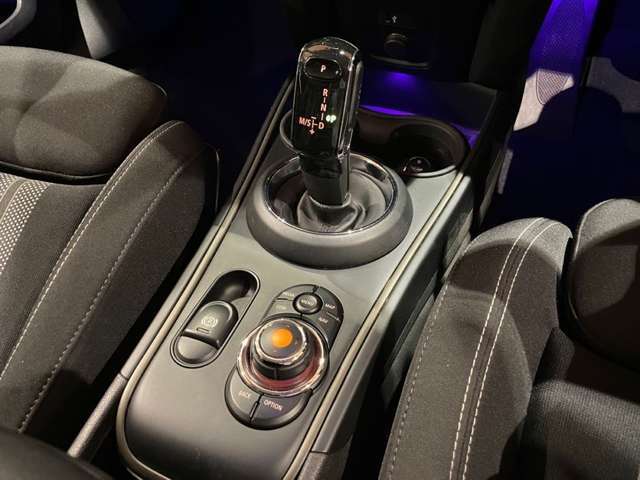 LIBERALAの有償保証は納車日からスタート。メーカー保証が満了したおクルマも安心。※長期保証を付帯できる車両には条件があります。保証の付帯、期間、範囲、内容、適用には一定の条件がございます。