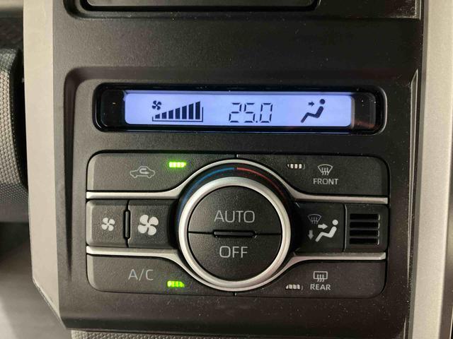 プッシュ式オートエアコンで快適に運転できます。
