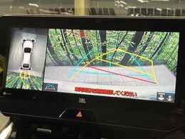 【パノラミックビューモニター】専用のカメラにより、上から見下ろしたような視点で360度クルマの周囲を確認することができます☆死角部分も確認しやすく、狭い場所での切り返しや駐車もスムーズに行えます。